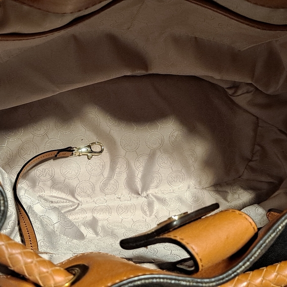 MICHAEL KORS LODLOW SATCHE TOTE Bag - Picture 16 of 16